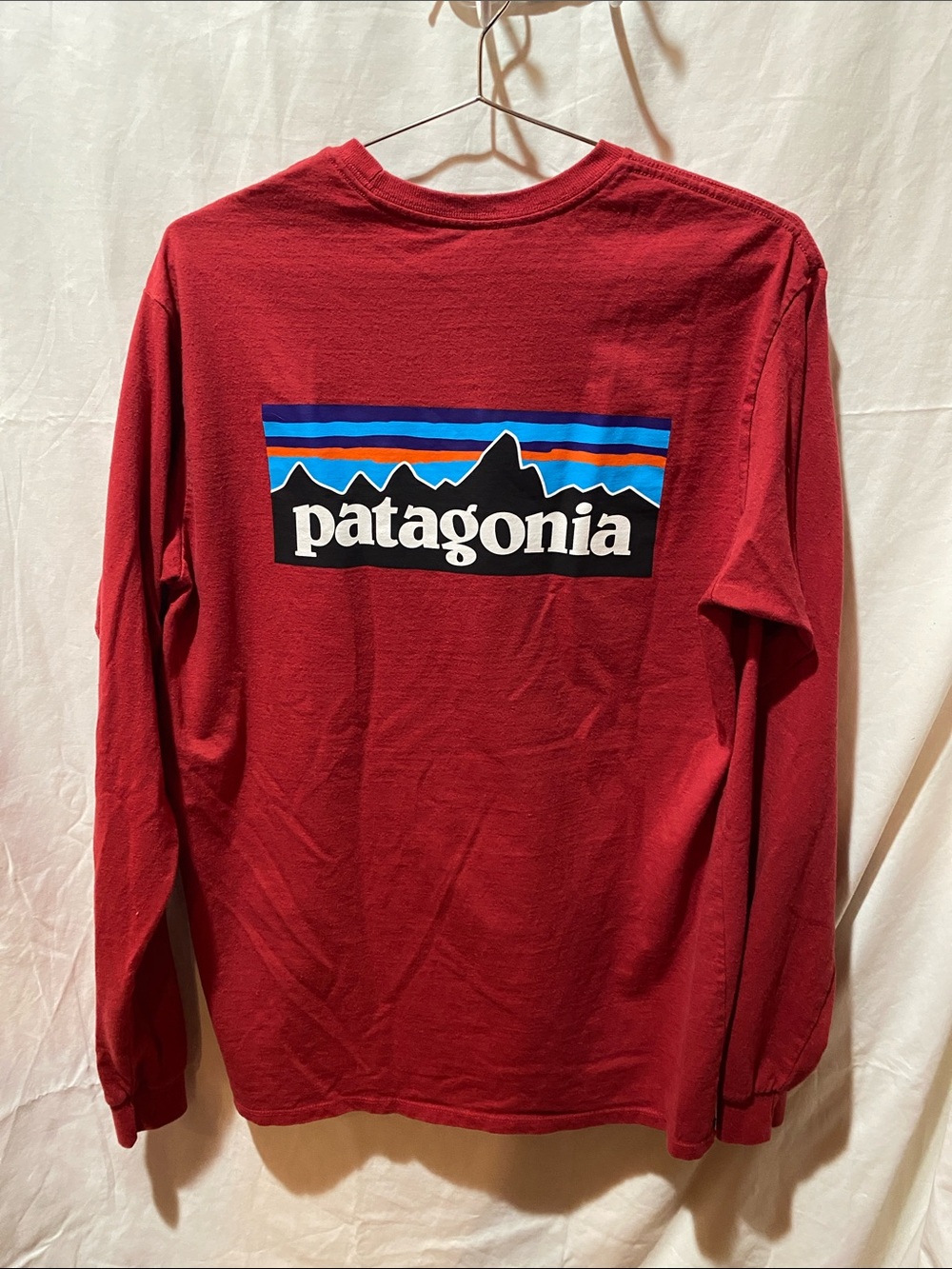 Patagonia Long-Sleeve Logo Tee in Deep Red with Multicolor Graphic Mens size M